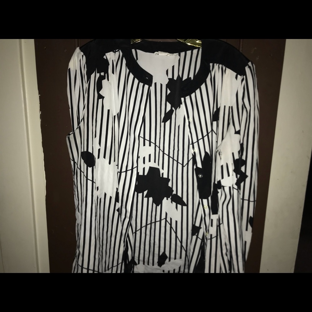 White and black broad shoulders blouse